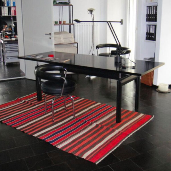Nomadenschaetze: Striped kilim in the dining room