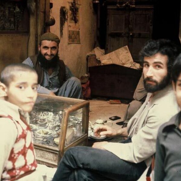 Nomadenschaetze: 1982 Toni in the bazaar in Peshawar.