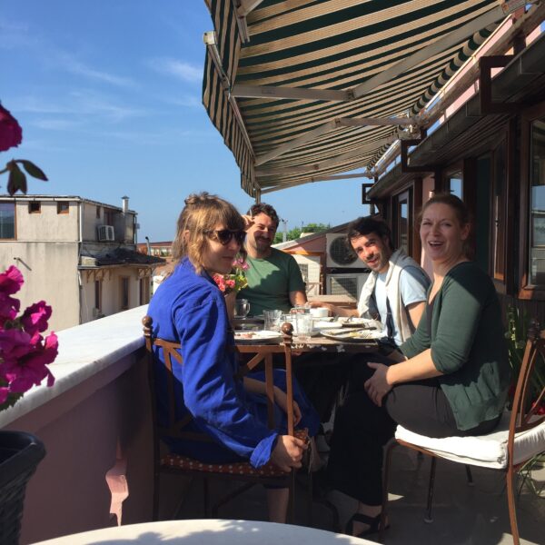 Nomadenschaetze: May 2019. First morning after our arrival in Istanbul. Breakfast on the terrace of Turkoman Hotel. Simone, Anatole, Fidel and Lisa.